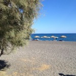 Vourvoulos Strand auf Santorin