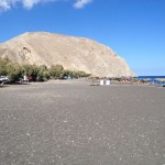 Vourvoulos Strand auf Santorin