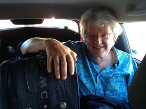 Walter mit Koffer im Chevy