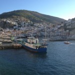 Blick vom Balkon der Port Police auf den Haafen von Hydra