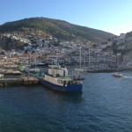 Blick vom Balkon der Port Police auf den Haafen von Hydra