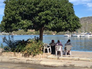 Blick aus dem Cafe auf den Hafen von Poros