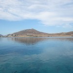 ruhige Ankerbucht auf Paros im Morgenlicht