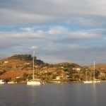 die Bucht von Vourkari in der Abendsonne