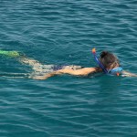 Karin schnorchelt in der Molos Bucht auf Hydra