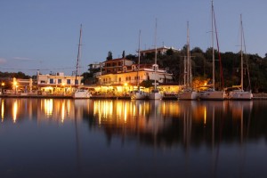 der familiäre Hafen von Vathi auf Methana